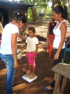 2016 - Community promoters weigh and measure malnourished children